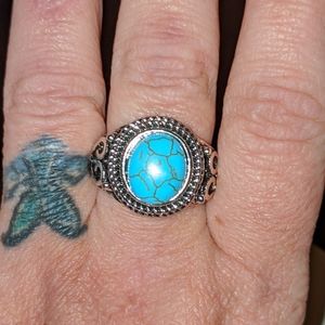 Turquoise oval cabachon silver statement ring sz 8
